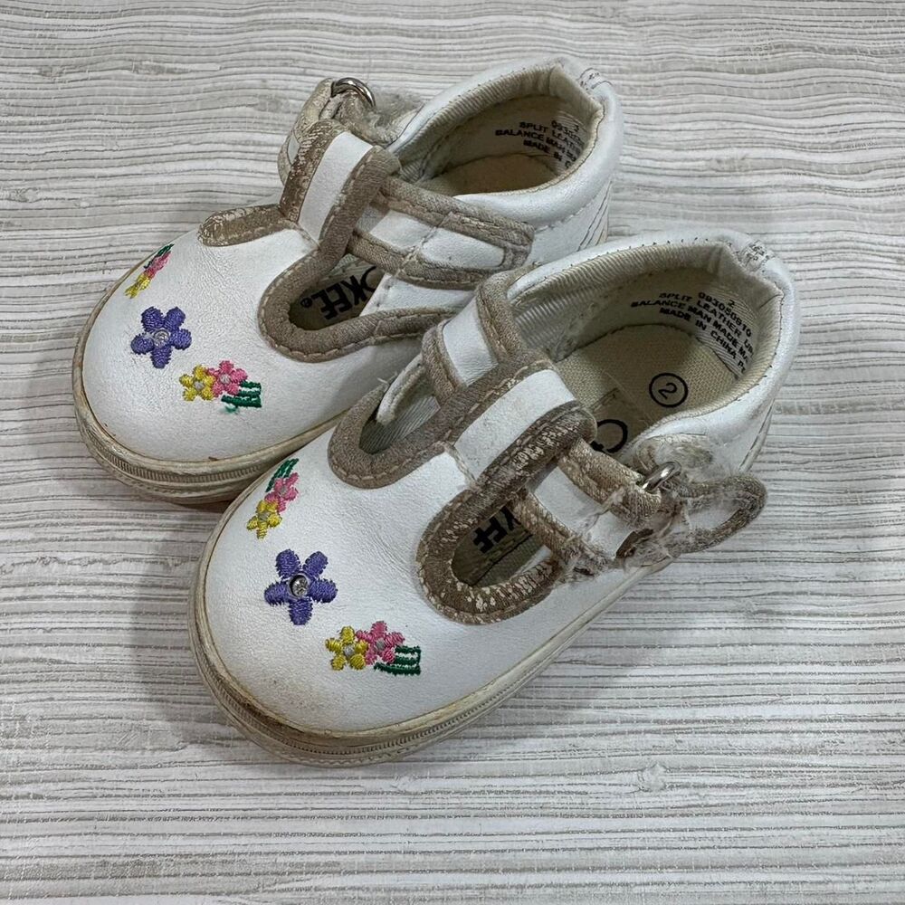 Cherokee VTG 90s embroidered sandals infant 2 white